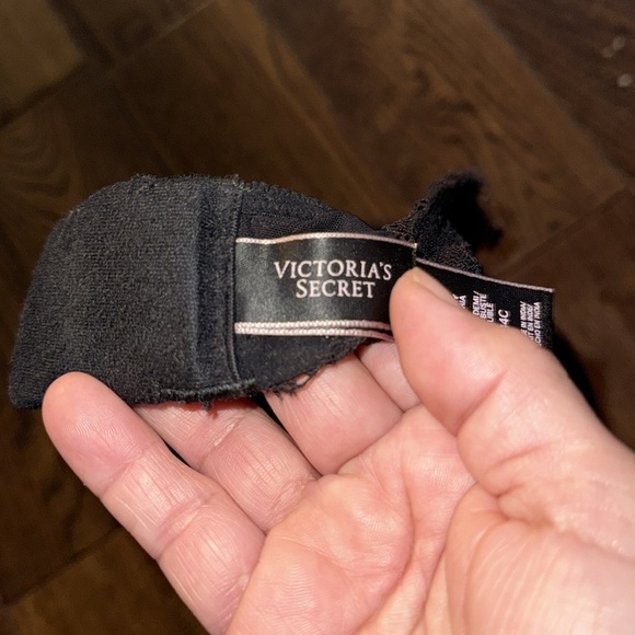 Victoria Secret Body Black Lace Demi Bra - Picture 3 of 4